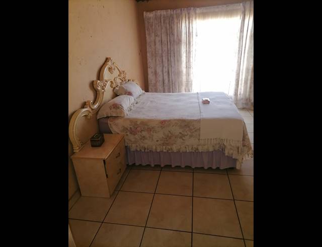 3 BEDROOM FREESTANDING FOR SALE IN TSAKANE EXT 12